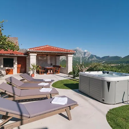Amazing In With Kitchen Holiday home