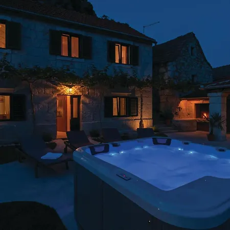 Amazing In With Kitchen Holiday home *